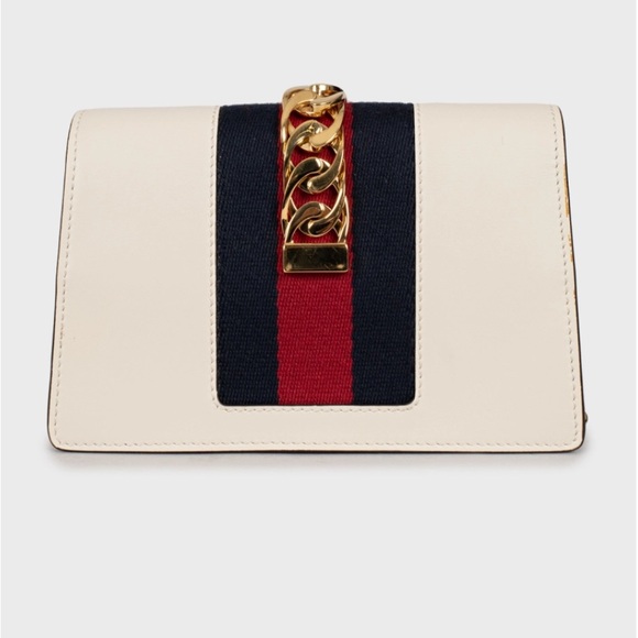 ✨💎GORGEOUS💎✨ GUCCI Sylvie chain crossbody w/ COA, Dustbag & GWP. - Picture 3 of 12